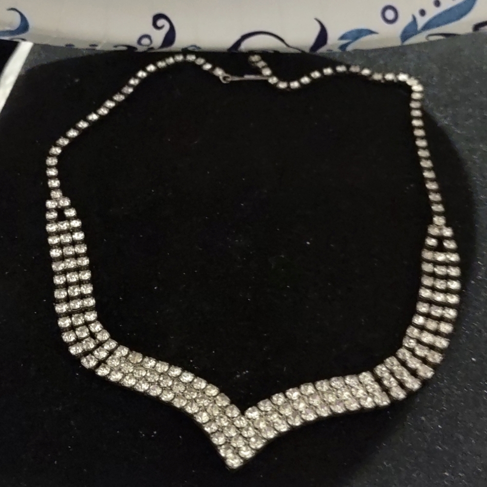 SALE $34 NOW $23 WEDDING OR FORMAL VINTAGE AUSTRIAN CRYSTAL NECKLACE